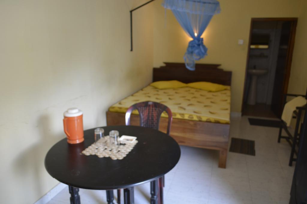 The Finz Hotel Hikkaduwa Room photo